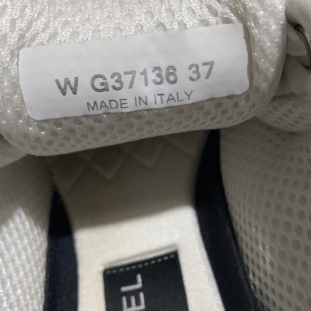 Authentic Like New - image 5